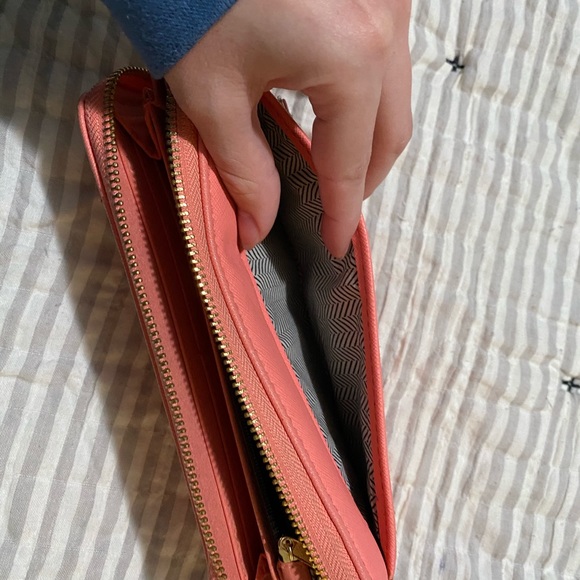 Pink Wallet - Picture 2 of 5